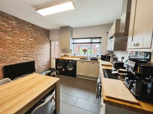 Kitchen Diner- click for photo gallery